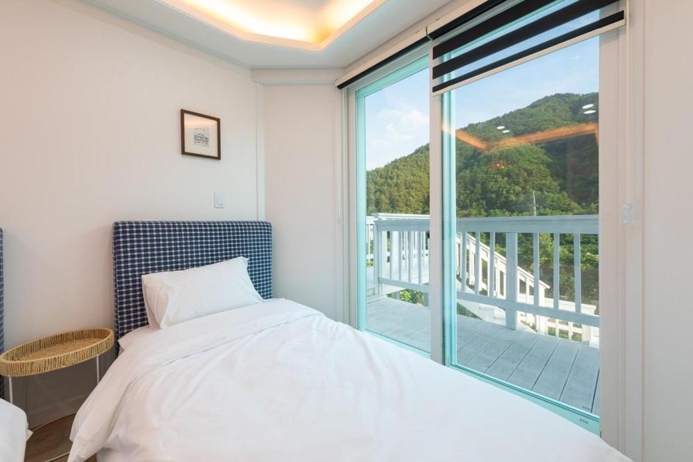 Gangneung Chunja Yeoinsook Hotel ภายนอก รูปภาพ