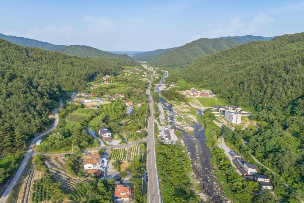 Gangneung Chunja Yeoinsook Hotel ภายนอก รูปภาพ